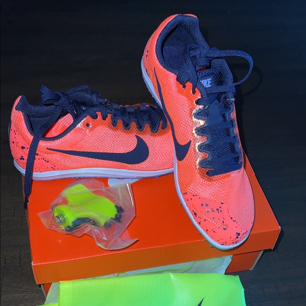 Never been worn size 4in mens and 5 1/2 women’s